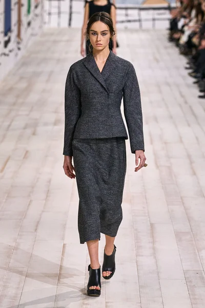 Look 18